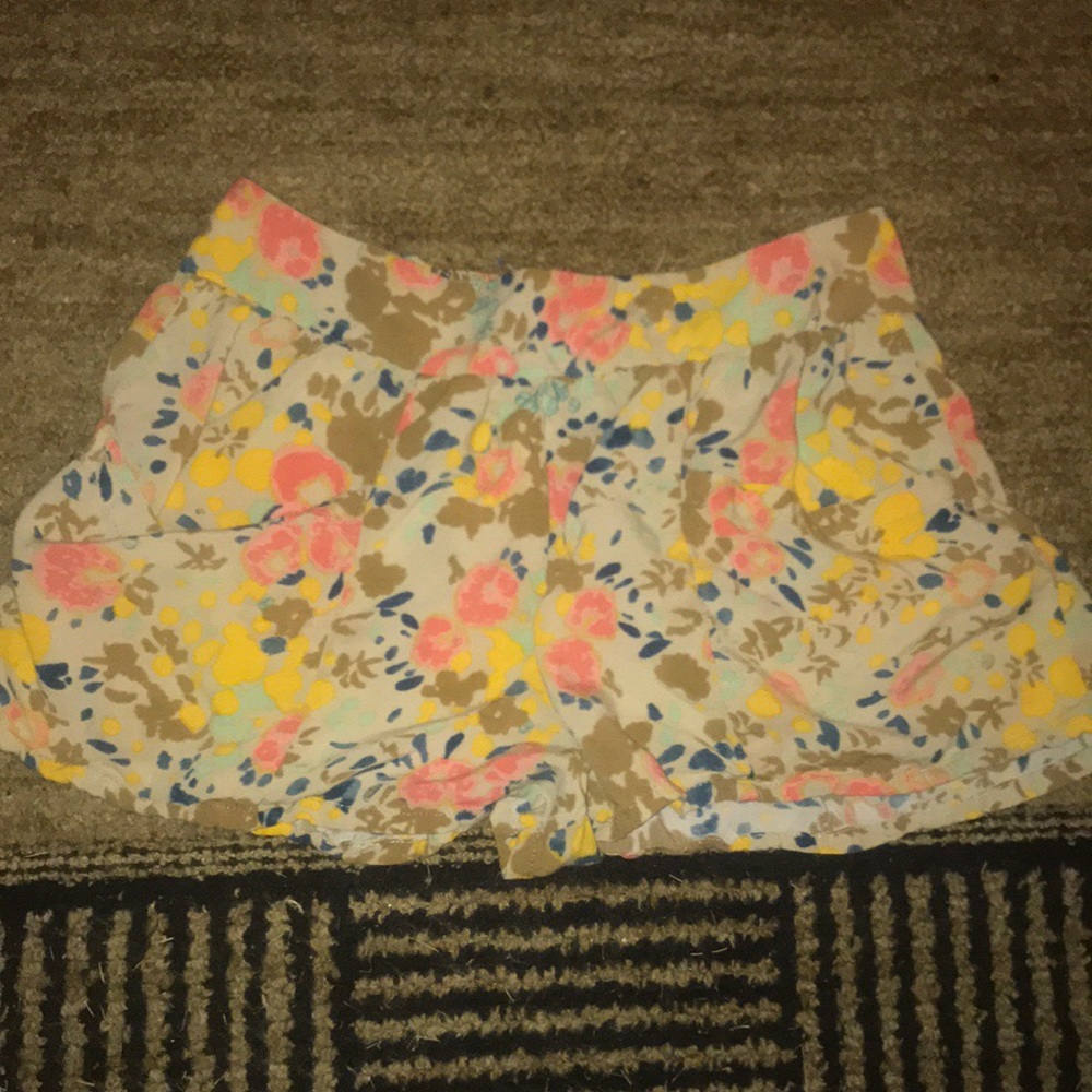 Floral floppy shorts